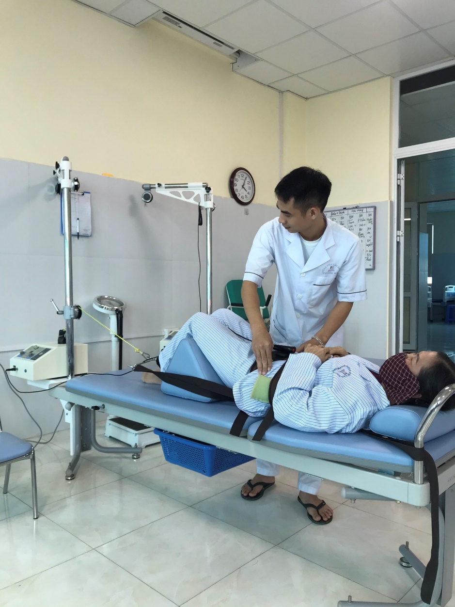 Ứng dụng kéo giãn cột sống bằng máy hiện đại - Bệnh viện Phước Hải